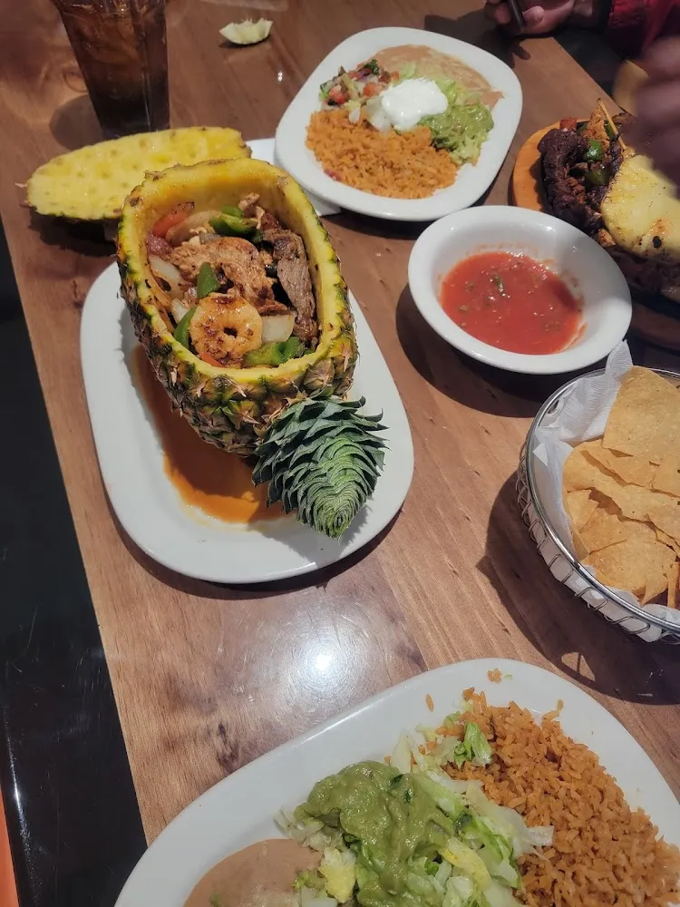 Parrillada Mistiada Camaron Pollo Y Fajita